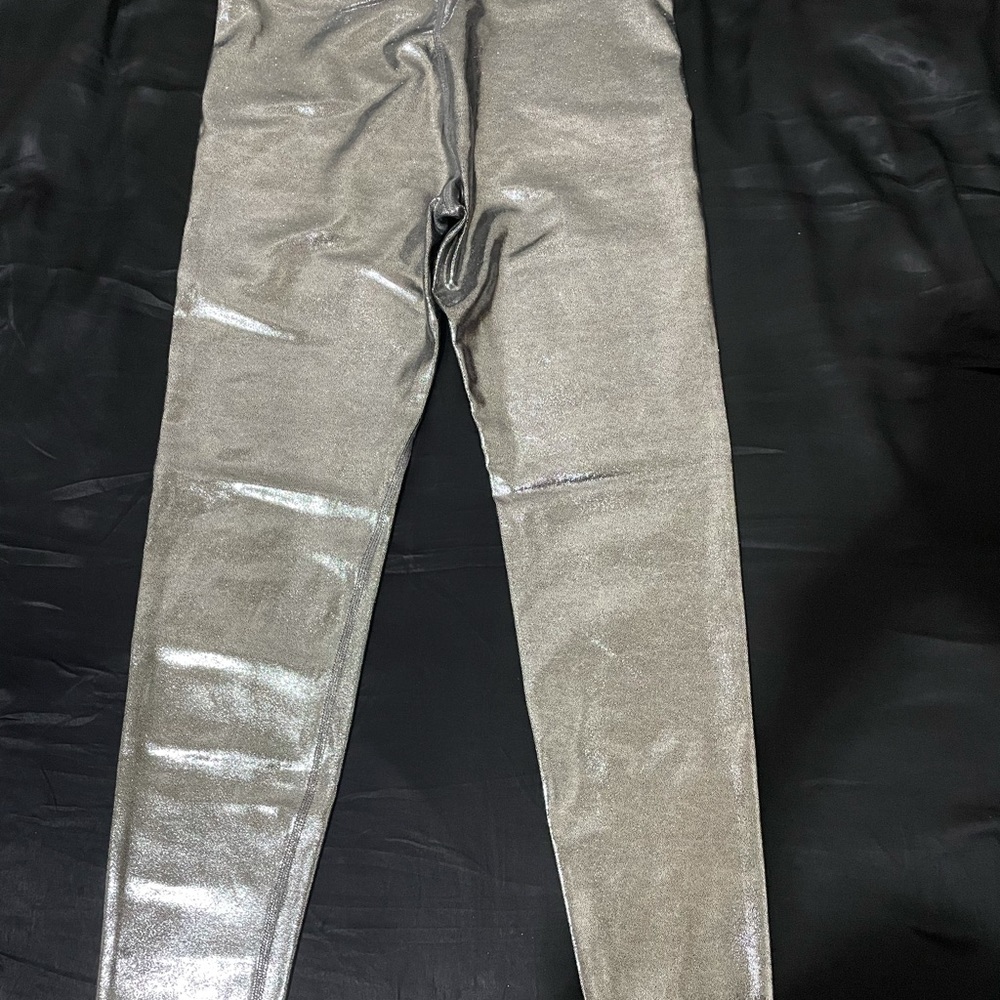 Heroine Sport Marvel Metallic Leggings in Platinum